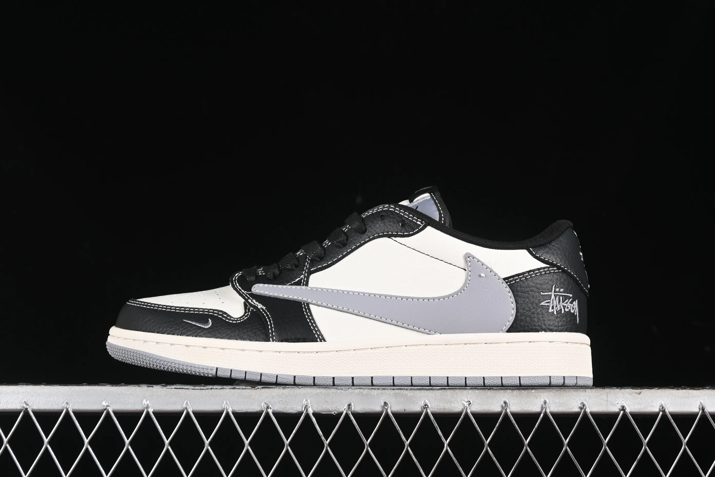 All categories Air Jordan Jordan series basketball shoes Air Jordan 1 Low High-end customized low-top sneakers Travis Scott x Fragment Design x Air Jordan 1 Low OG SP AJ1 Joe 1 Stussy joint-black and gray pebbled low-top cultural casual sneakers XZ5168-001
